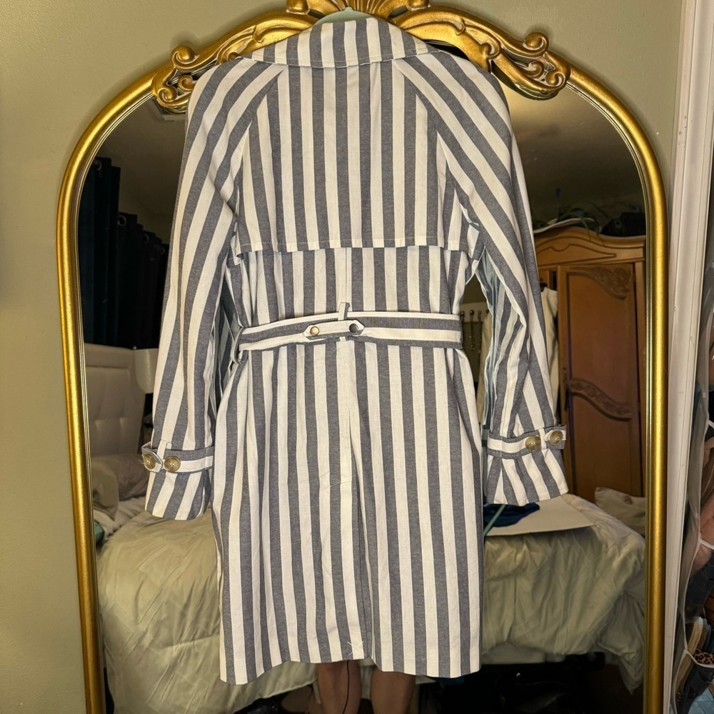 Women’s alter’d state double breasted tie waist trench coat size small. Like new - Picture 4 of 7
